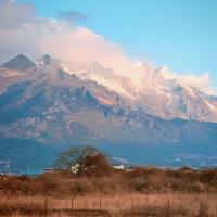 日照金山