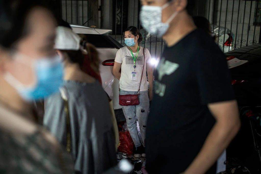 地摊：人间烟火之外的制度意义