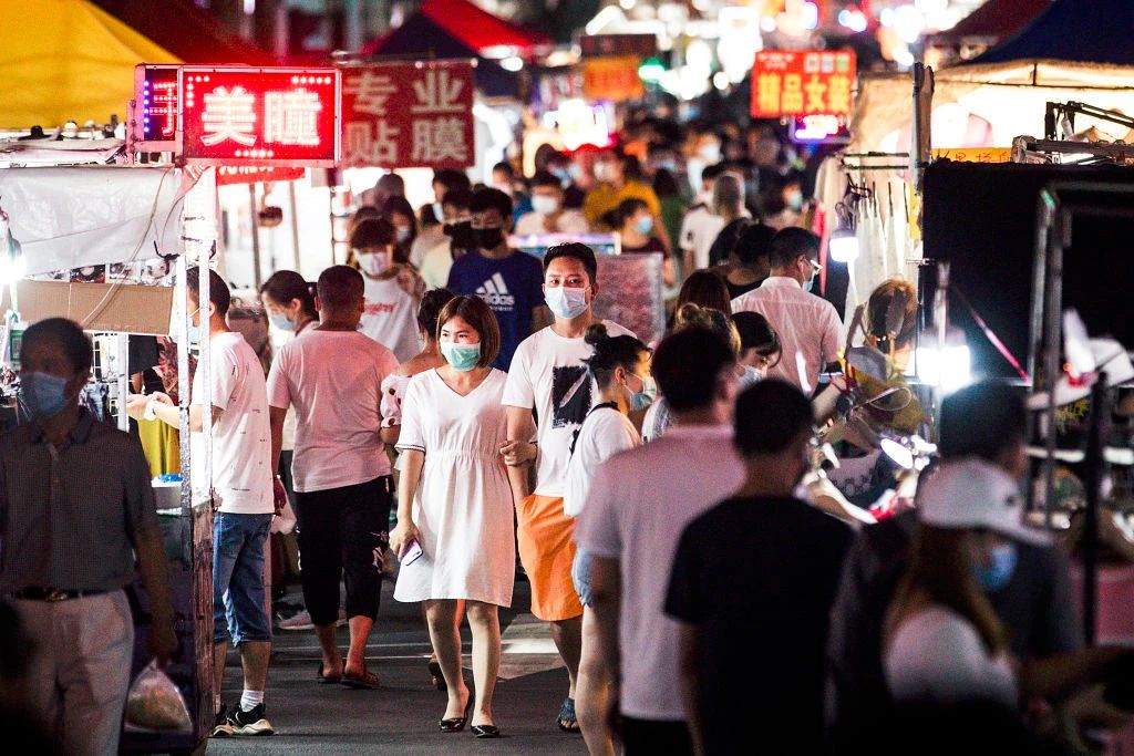 地摊：人间烟火之外的制度意义