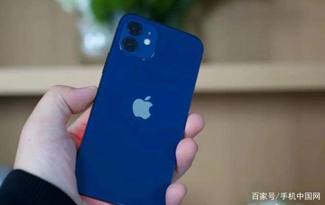 蓝色iPhone 12到货后“翻车”！网友：这也太丑了……色差离谱