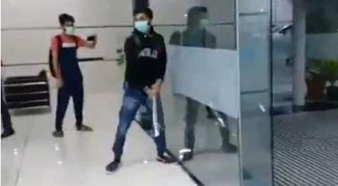 印度苹果工厂发生暴乱，台企千部手机遭抢