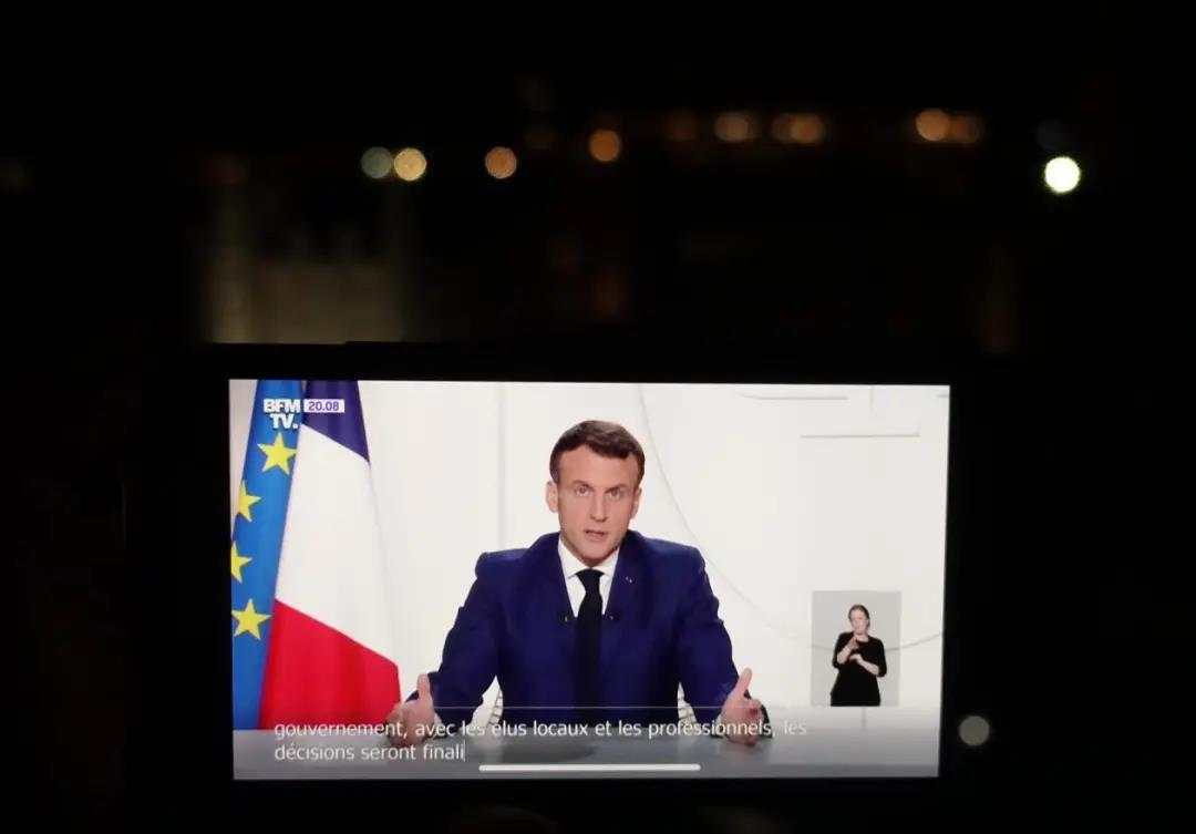 法国总统马克龙新冠病毒检测呈阳性，已出现初步症状