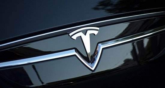 美国要求特斯拉召回15.8万辆汽车：触摸屏存在潜在故障