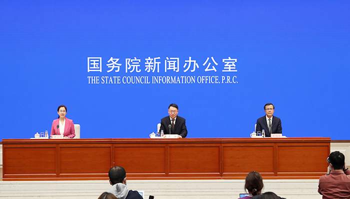 百度、美团关停网络互助，互联网巨头被实施反垄断成效如何？银保监会这样说