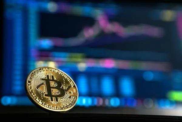 比特币突破5.2万美元，散户如何进行配置？