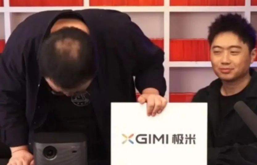 罗永浩给贾跃亭一锤子！