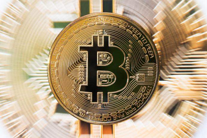 比特币并不“避险”，但适当加仓可提升收益