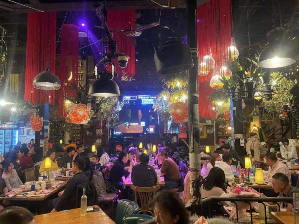 美团遭反垄断惩罚,4 位亲历者讲述:我遭遇的美团“二选一”