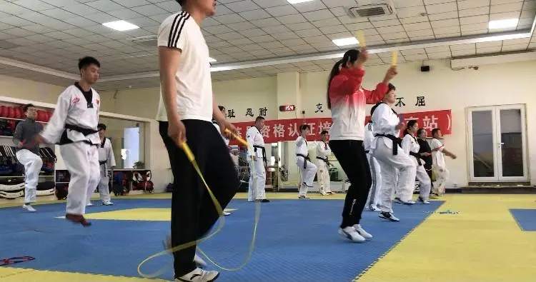 一根跳绳上的鸡娃产业链