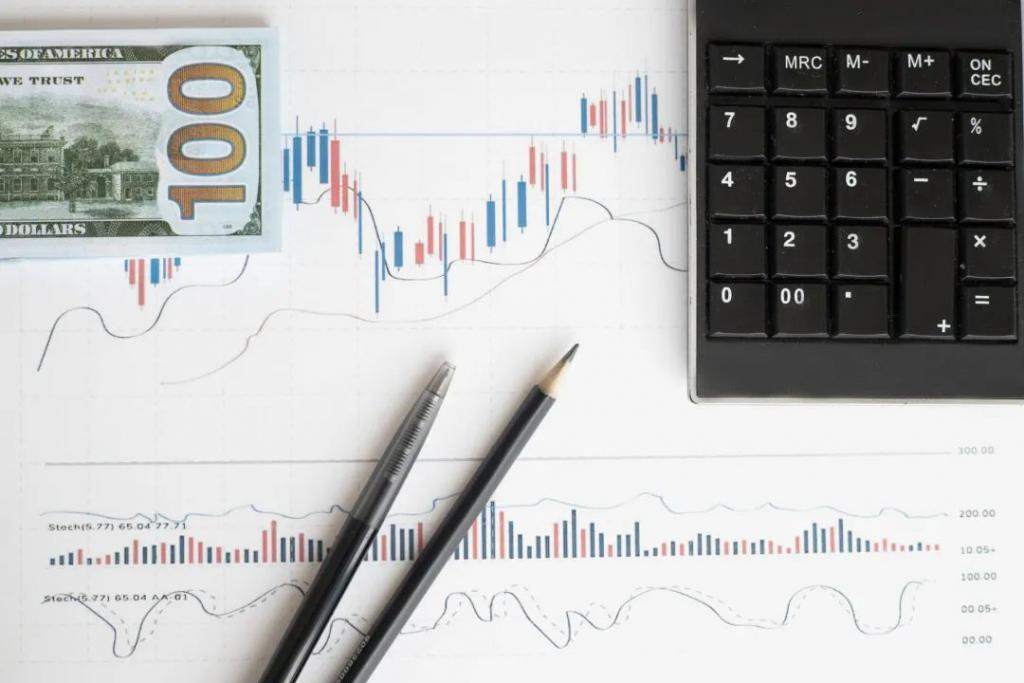 把 REITs 当新股炒，年轻人薅羊毛有多快乐？