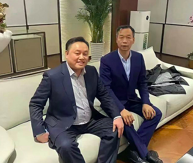 黄光裕失去的十年,张近东如何赔进去苏宁易购?