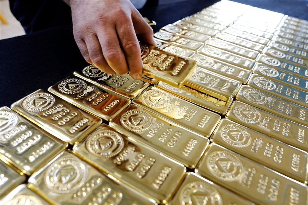 Các Chuyên Gia Cảnh Báo Đợt Bán Tháo Mới Khi Vàng Gần Chạm Mốc 1.800 USD