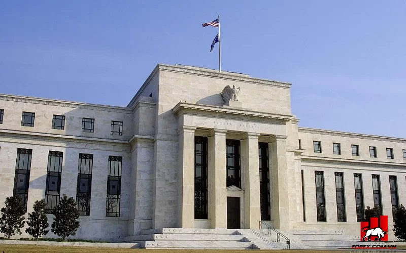 Lạm phát, dữ liệu tiền lương thách thức Fed