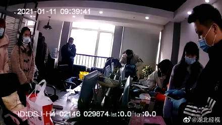 武汉一杀猪盘诈骗团伙被一锅端： 30余人被骗60多万元