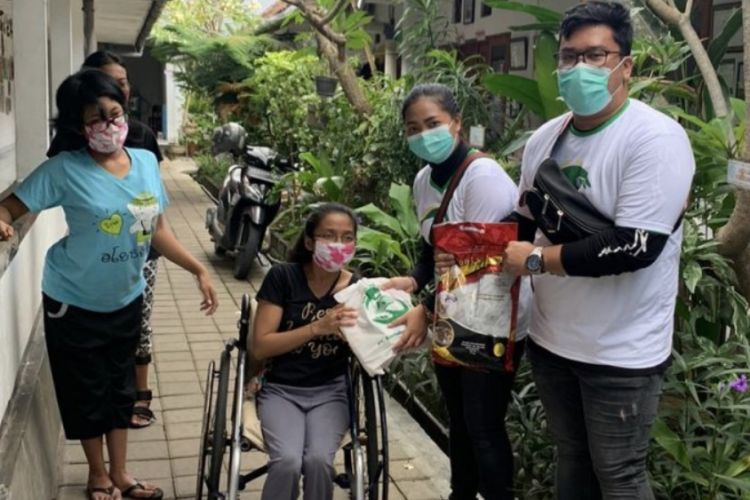 PT. KPF Bali Salurkan 1.000 Paket Sembako Kepada Masyarakat