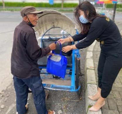 Kontak Perkasa Futures Kolaborasi dengan Yayasan Supporter Surabaya untuk Bagikan 500 Paket Sembako