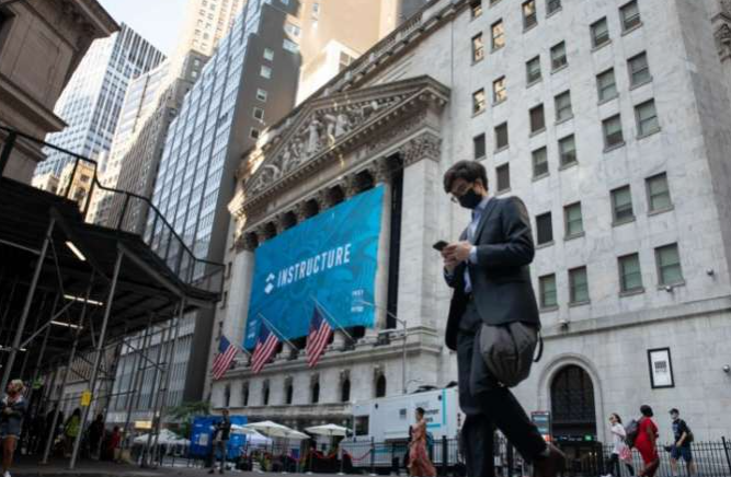Wall Street Tenggelam Dipicu Kekhawatiran Inflasi Batasi Selera Risiko