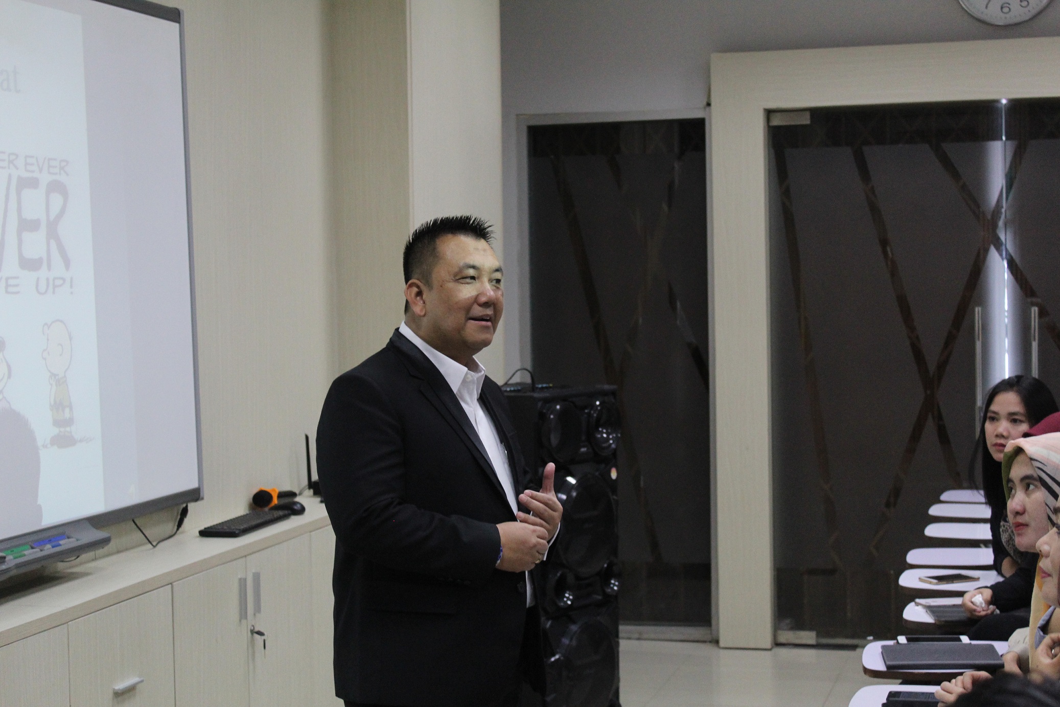 Tim Corpcomm Rifan Financindo Berjangka Adakan Kegiatan Internal Training dan Media Relation DIi Palembang