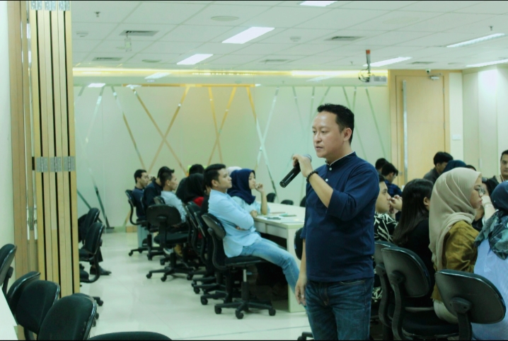 Head of Corporate Communication Rifan Financindo Berjangka Berikan Edukasi Menjadi Broker Andal dan Duta RFB