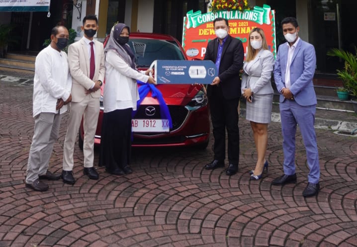 Ikut Perdagangan Emas di KPF, Dewi Aminah Raih Mobil