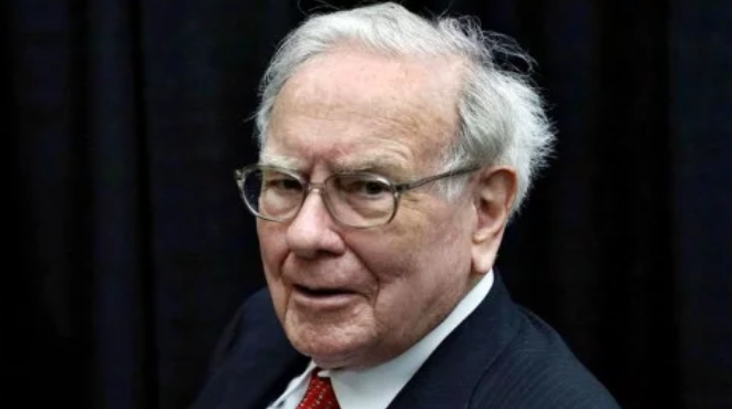 Strategi Baru Warren Buffett di Pasar Saham: Tumpuk Uang Tunai hingga Menggunung