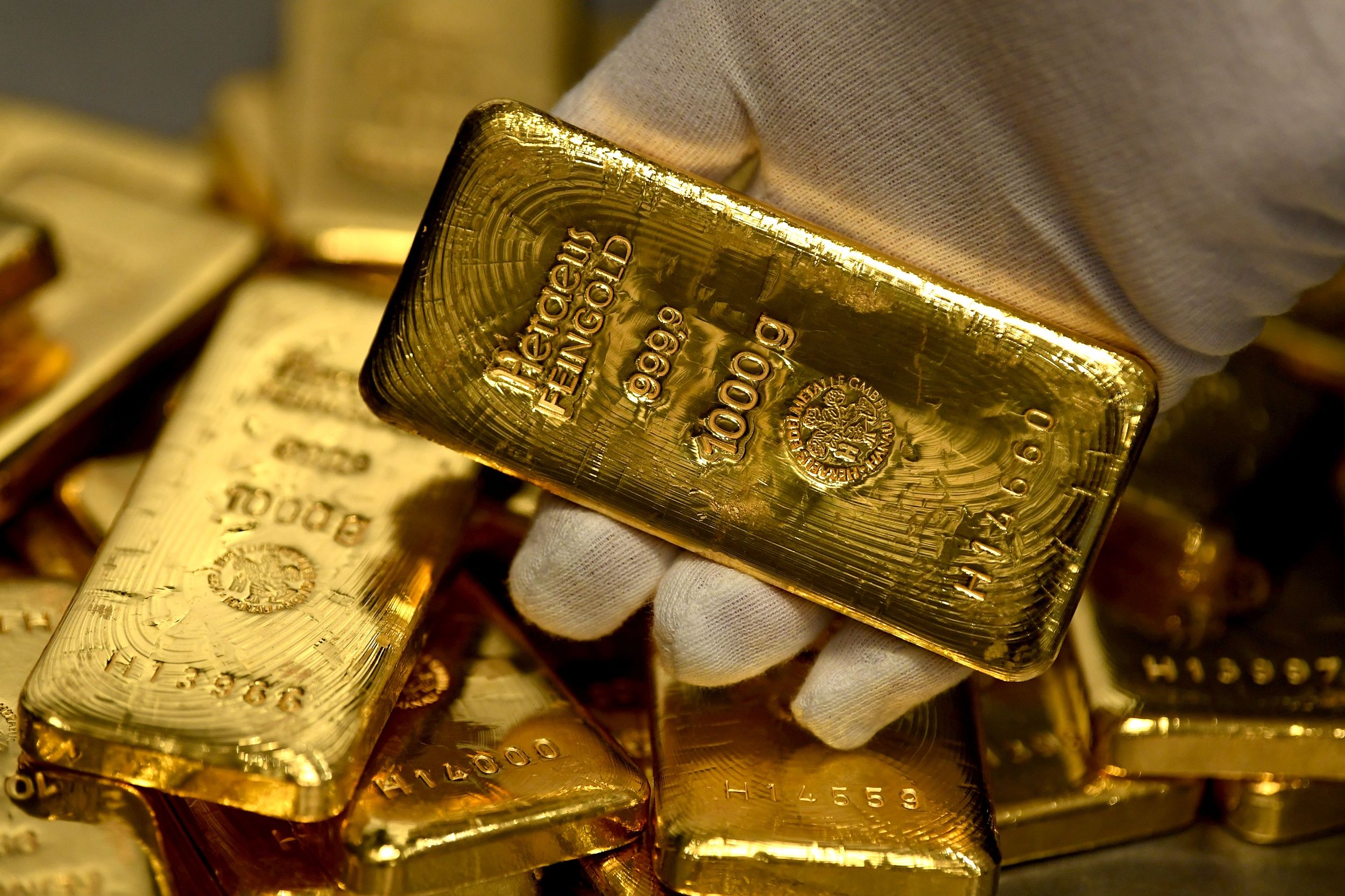 Vàng Thế Giới Vững Vàng Trên Mốc 1,900 USD/Oz