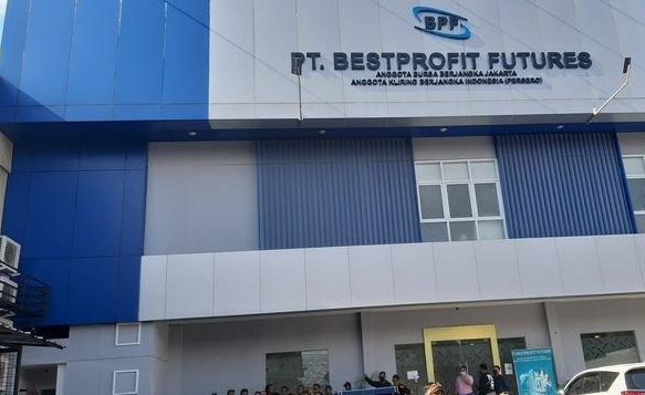 Massa Geruduk Kantor Pialang di Jalan Jakarta Bandung, Uang Tak Bisa Dicairkan, Ini Alasan Manajemen 