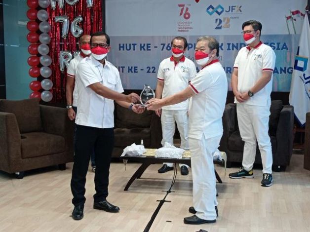 Kado Spesial Awal Tahun, Rifan Financindo Kembali Jadi Juara Pialang Teraktif