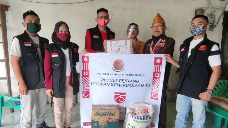 Sambut HUT Kemerdekaan RI, EWF Medan Salurkan 13 Paket Bantuan untuk Para Veteran dan Janda Veteran