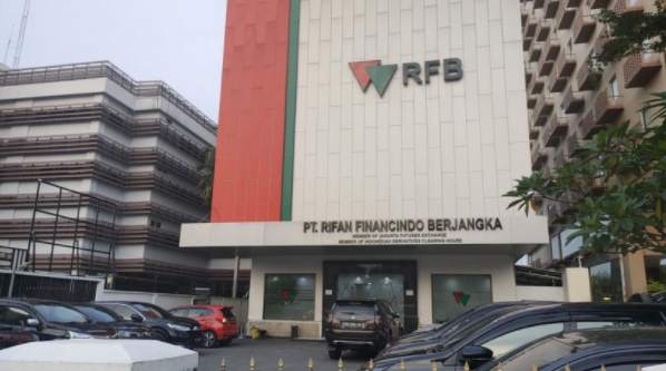 Sehari Pasca Dibekukan, Begini Kondisi Kantor Rifan Cabang Pekanbaru