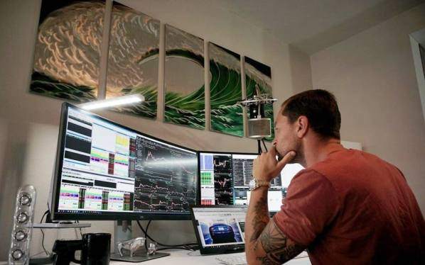 Mengapa Trader sering menggunakan lebih dari satu Layar ?