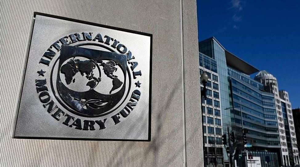 IMF cắt giảm dự báo tăng trưởng của Mỹ