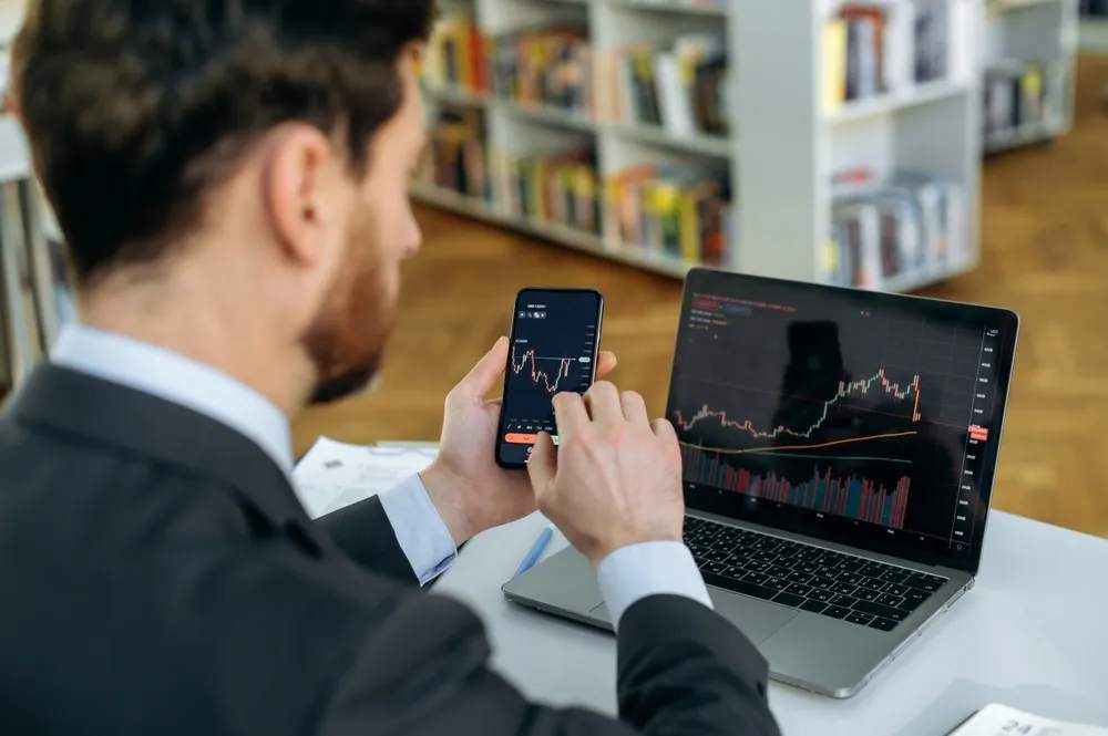 10 Best Crypto Brokers for MT4 (MT4 BTC/USD Brokers)