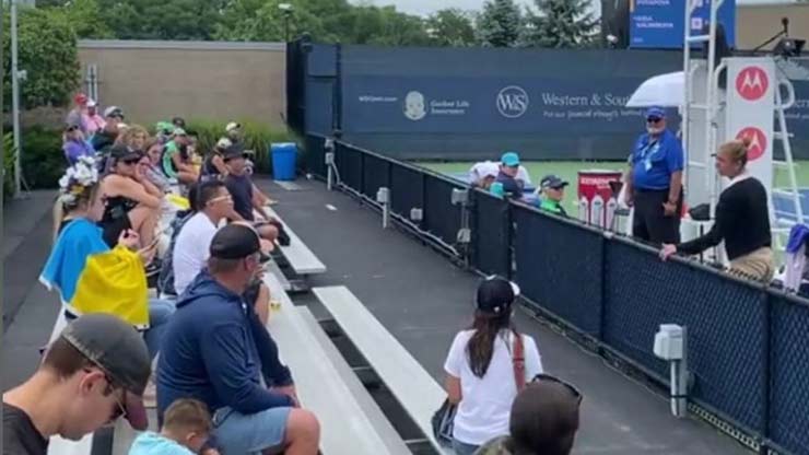 Lùm xùm ở Cincinnati Masters: Khán giả bị đuổi khỏi trận đấu vì lá cờ Ukraine