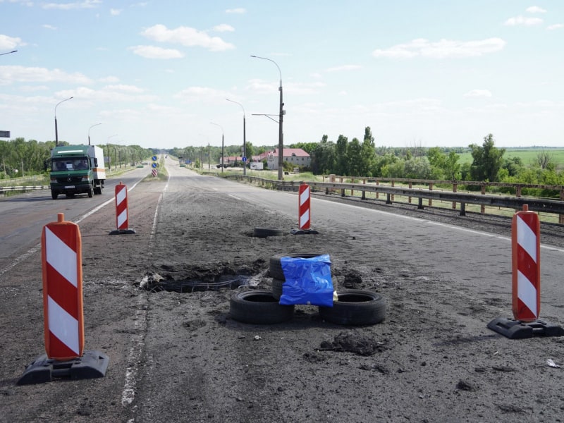 Ukraine nã loạt pháo HIMARS nhưng không thể đánh sập cầu ở Kherson