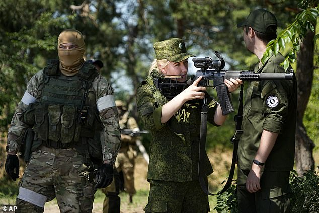Nga nã đạn nhiệt áp, phe ly khai tuyên bố kiểm soát thị trấn chiến lược ở Donetsk