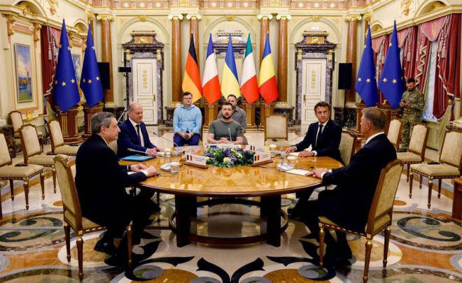Nội bộ NATO lủng củng chuyện hòa đàm Nga - Ukraine