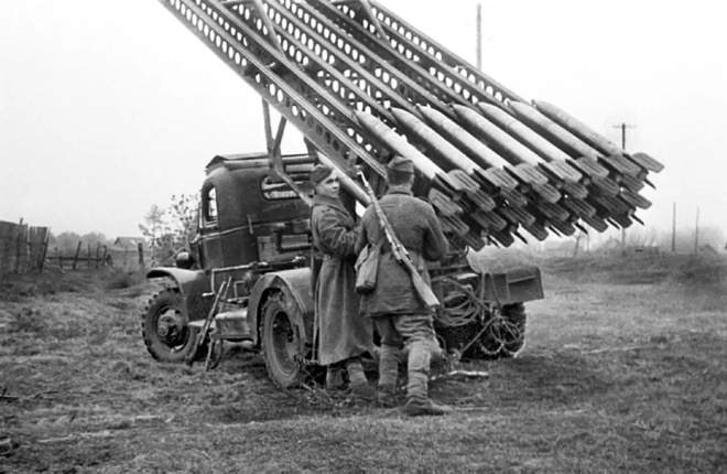 “Ông tổ” của pháo phản lực HIMARS là vũ khí Nga, từng khiến phát xít Đức khiếp sợ