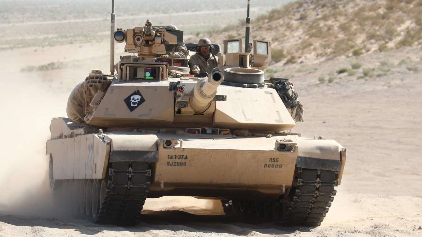 Vì sao Mỹ và Đức chưa hỗ trợ xe tăng Abrams, Leopard cho Ukraine?