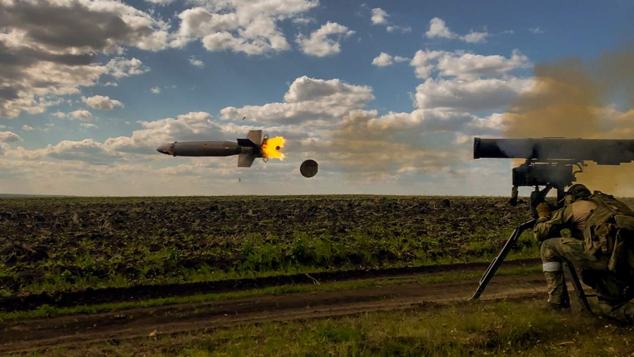 Nga phóng tên lửa chống tăng Kornet nhằm vào nơi ẩn náu của binh sĩ Ukraine