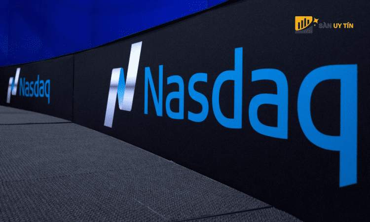 Nasdaq 100 chịu mức giảm lớn nhất trong một tháng