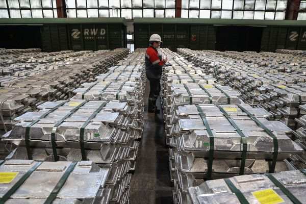 Bloomberg: Mỹ sắp áp thuế 200% lên nhôm nhập khẩu từ Nga