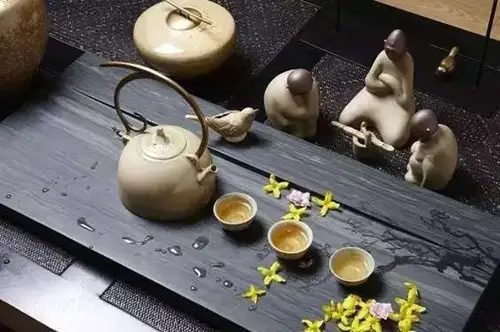 李贤瑛：7.4美国经济数据“开门红”，今日黄金技术走势分析及操作建议