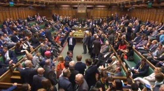 英镑迈过本周首道坎！英国下议院投票通过政府“脱欧”议案