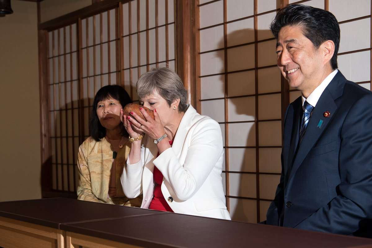 英国首相称考虑在退欧后复制欧盟和其他国家的贸易协定