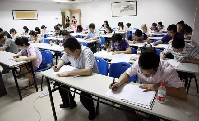 国务院与人力资源和社会保障部新规:职业资格证有补贴,人口缺口百万