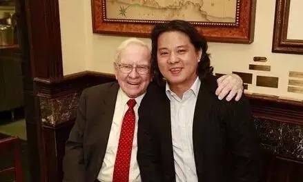 【八卦外汇】这三位曾耗资百万与巴菲特共进午餐的中国人,现在竟然在做这个!