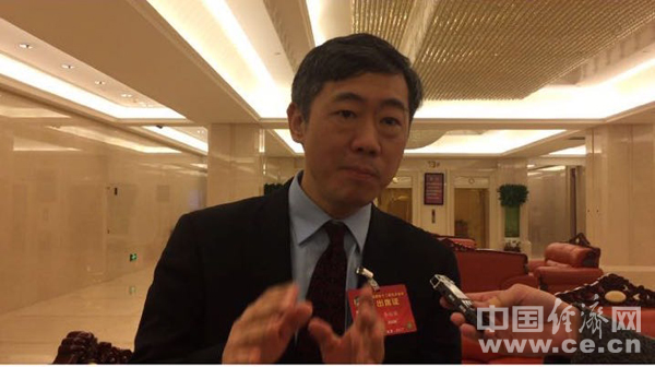 李稻葵委员：人民币国际化最主要任务是保持稳定