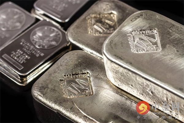 银价周五大涨2.5% 专家解惑称长短期前景均看好