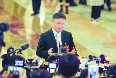 潘功胜:外汇向好趋势明显 短期波动正常
